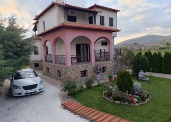 Σιάτιστα: Πωλείται τριώροφη μονοκατοικία