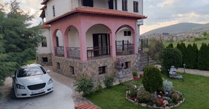 Σιάτιστα: Πωλείται τριώροφη μονοκατοικία