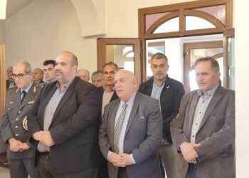 Στις θρησκευτικές εκδηλώσεις στον Ι.Ν Αγίας Γλυκερίας στη Βάρη για τη διάσωση των Γρεβενών από τον καταστροφικό σεισμό του 1995, ο Δήμαρχος Γρεβενών