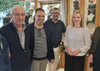 Συμβολική  κίνηση  αγάπης,  αισιοδοξίας  και  ελπίδας από  το   Επιμελητήριο και τον Εμπορικό  Σύλλογο  Κοζάνης