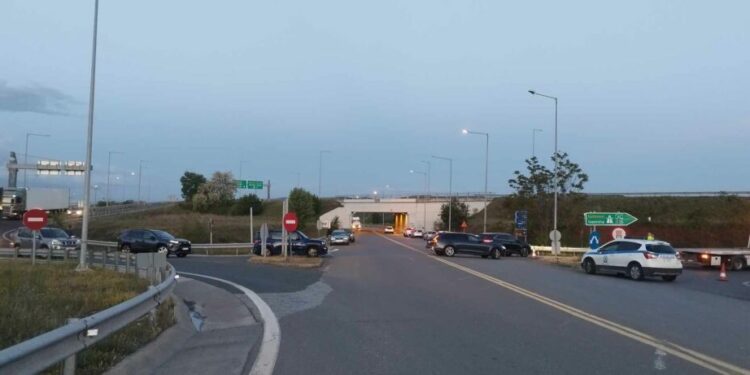 Συναγερμός για πυρκαγιά σε φορτηγό εν κινήσει σε σήραγγα στην Εγνατία – Διακοπή κυκλοφορίας (βίντεο)