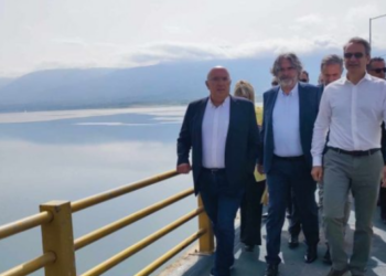 Ο πρωθυπουργός Κυριάκος Μητσοτάκης στην υψηλή γέφυρα των Σερβίων