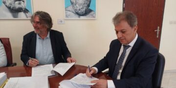 Περιφέρεια Δυτικής Μακεδονίας: Υπογράφηκε η προγραμματική σύμβαση για τη βελτίωση του δρόμου προς το παρεκκλήσι του Οσίου Βαραδάτου