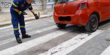 Φίδι σε αυτοκίνητο έξω από το νοσοκομείο Κοζάνης-Πώς απομακρύνθηκε από την Πυροσβεστική-Φωτογραφίες