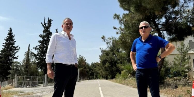 Αυτοψία Στάθη Κωνσταντινίδη στο δρόμο του πρώην στρατοπέδου “Καρατάσιου” που διευκολύνει την πρόσβαση στο 424 ΓΣΝ και στο νοσοκομείο Παπαγεωργίου