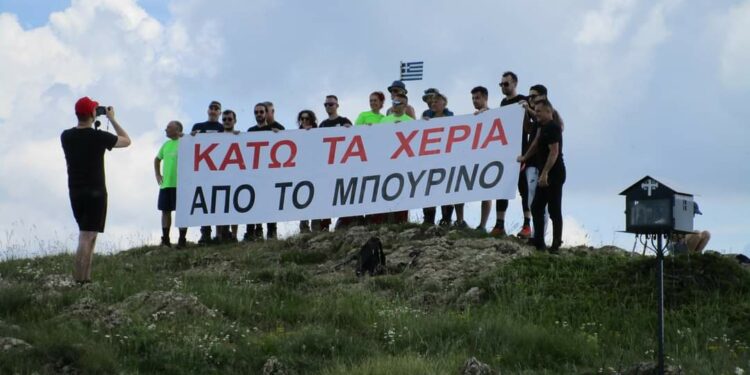 Όχι στα αιολικά στο Μπούρινο, είπαν οι ορειβάτες! Μοιρολόι στην κορυφή- βίντεο