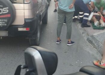 ΙΧ παρέσυρε γυναίκα μέσα στην κεντρική οδό της Παύλου Μελά-Σοβαρά τραυματισμένη στο Μαμάτσειο