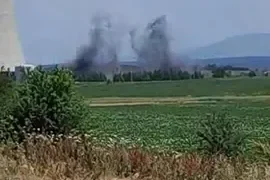 AHΣ Καρδιάς: Δείτε πώς γκρέμισαν με εκρηκτικά τους ταινιόδρομους μεταφοράς τέφρας στον παλιό και εμβληματικό σταθμό της ΔΕΗ – Βίντεο