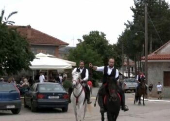 Γαλατινή: Αναβίωσε το έθιμο των Καβαλάρηδων