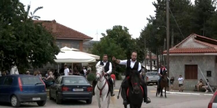 Γαλατινή: Αναβίωσε το έθιμο των Καβαλάρηδων