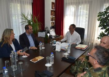 Συνάντηση εργασίας του Δημάρχου Καστοριάς Γιάννη Κορεντσίδη με τον Υφυπουργό  Εθνικής Άμυνας Γιάννη Κεφαλογιάννη