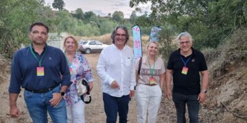 Fiesta Voio: Ο Χρήστος Ζευκλής ξεναγεί τον Δήμαρχο Σερβίων Χρήστο Ελευθερίου