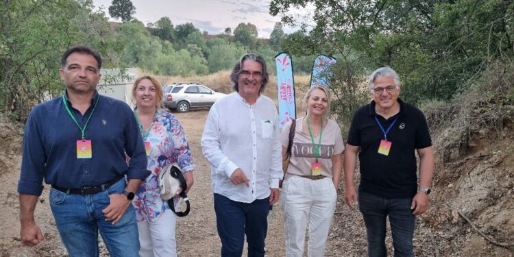 Fiesta Voio: Ο Χρήστος Ζευκλής ξεναγεί τον Δήμαρχο Σερβίων Χρήστο Ελευθερίου