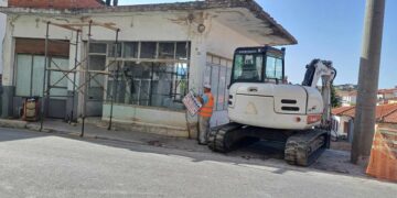 Σιάτιστα: Έπεσε και το τελευταίο δημόσιο κτήριο.  Βίντεο
