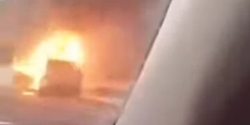 Δείτε πώς τυλίχτηκε στις φλόγες το ΙΧ στην Εγνατία Οδό, πριν τα τούνελ από Βέροια προς Κοζάνη- Φλόγες παντού- Βίντεο