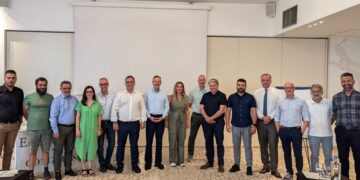 Κοκκαλιάρης και Αλεξανδρίδης στη συνάντηση των Ιωαννίνων, όπου έλαβαν μέρος οι έξι Ελληνικοί Δήμοι που συμμετέχουν στις 100 κλιματικά ουδέτερες πόλεις