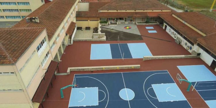 Ολοκληρώνεται η νέα αυλή του Γυμνασίου και Λυκείου Σερβίων – Σημαντική αναβάθμιση των σχολικών υποδομών