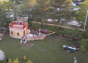 Principia – Τμήμα Εικαστικών και Εφαρμοσμένων Τεχνών | Χρησιμοποιημένες παλέτες μετατράπηκαν σε παιδότοπο για παιδιά με αναπηρία, στην Κοζάνη