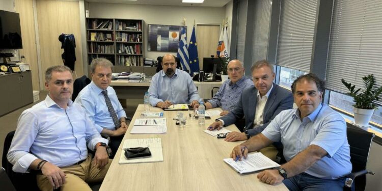 Συνάντηση του Περιφερειάρχη Δυτικής Μακεδονίας  Γιώργου Αμανατίδη με τον Υφυπουργό Κλιματικής Κρίσης και Πολιτικής Προστασίας Χρήστο Τριαντόπουλο για σημαντικά ζητήματα της Δυτικής Μακεδονίας