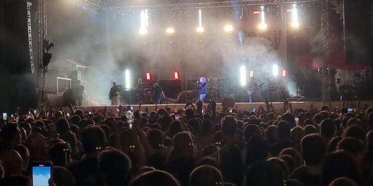 RIVER PARTY με Βασίλη Παπακωνσταντίνου.  Βίντεο