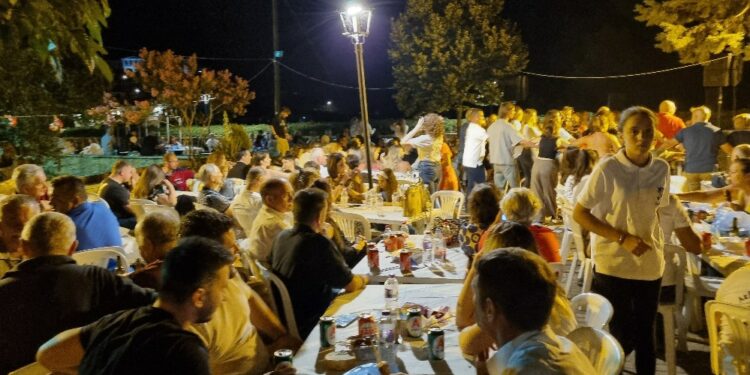 Σιάτιστα: Γλέντι με τα Λεβεντόπαιδα την παραμονή της Παναγιάς.  Βίντεο