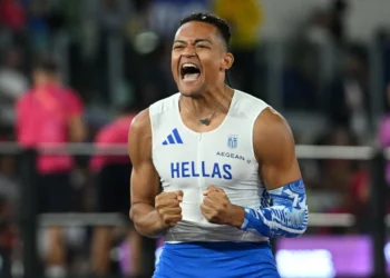 Έγραψε ιστορία ο Εμμανουήλ Καραλής: Πέρασε τα 6 μέτρα συντρίβοντας το πανελλήνιο ρεκόρ – Δείτε το απίστευτο άλμα