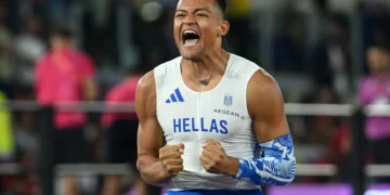 Έγραψε ιστορία ο Εμμανουήλ Καραλής: Πέρασε τα 6 μέτρα συντρίβοντας το πανελλήνιο ρεκόρ – Δείτε το απίστευτο άλμα