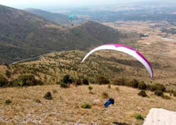 Αλεξίπτωτο πλαγιάς στο Βόιο: Ανακαλύπτοντας τους θησαυρούς της Δυτικής Μακεδονίας από ψηλά