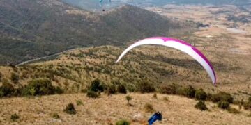 Αλεξίπτωτο πλαγιάς στο Βόιο: Ανακαλύπτοντας τους θησαυρούς της Δυτικής Μακεδονίας από ψηλά