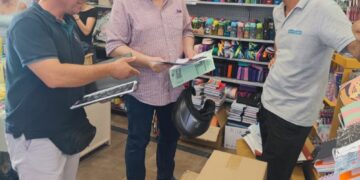 Συνεχίζονται και τους θερινούς μήνες οι στοχευμένες δράσεις της Διεύθυνσης Αστυνομίας Καστοριάς,  με τη διανομή ενημερωτικών φυλλαδίων  για την πρόληψη απατών