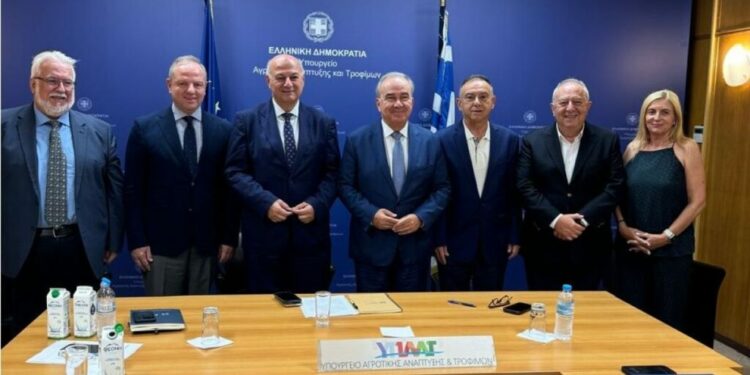 Υπουργεία Αγροτικής Ανάπτυξης και Τροφίμων & Εθνικής Οικονομίας και Οικονομικών: Υπογραφή Συμφώνου Συνεργασίας για επιπλέον πόρους στις περιοχές Δίκαιης Αναπτυξιακής Μετάβασης