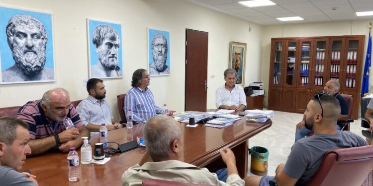 Σύσκεψη στην Περιφέρεια για το Φωτοβολταϊκό σταθμό  στην Δ.Κ. Λευκάρων