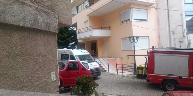 Σοβαρό ατύχημα στο κέντρο της Κοζάνης-Άντρας τραυματίστηκε από πτώση ασανσέρ. Βίντεο