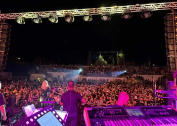 Μεγάλη επιτυχία σημείωσε η συναυλία της Πέγκυ Ζήνα στο Δήμο Σερβίων