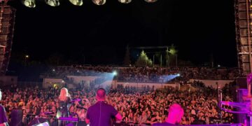 Μεγάλη επιτυχία σημείωσε η συναυλία της Πέγκυ Ζήνα στο Δήμο Σερβίων