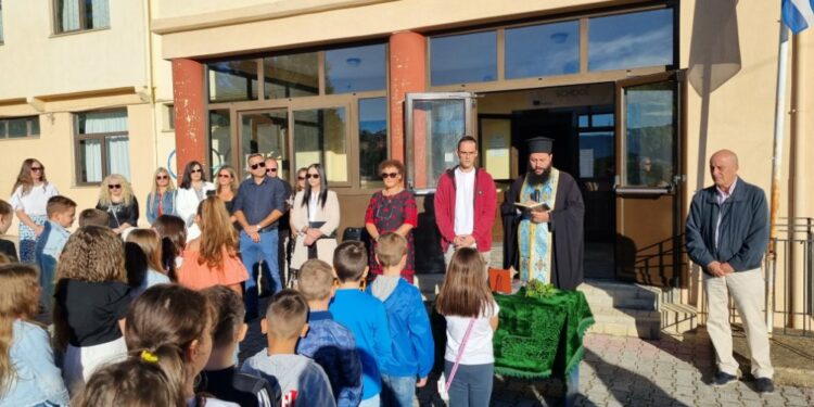 Σιάτιστα: Ο Αγιασμός στο 3ο Δημοτικό Σχολείο.  Βίντεο