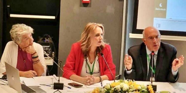 Ο Μιχάλης Παπαδόπουλος στο ετήσιο συνέδριο της Ένωσης Ελλήνων Βιβλιοθηκονόμων