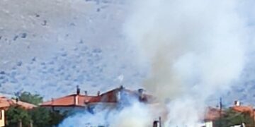 Σιάτιστα: Κάηκε ολοσχερώς το σπίτι του τέως Δημάρχου Κώστα Κοσμίδη. Βίντεο και φωτογραφίες
