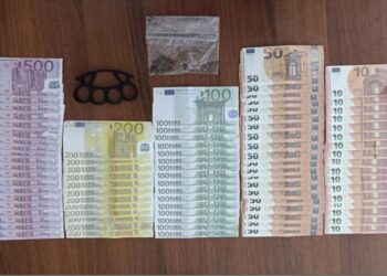 Γρεβενά: Είχε πάνω από 15.000 σε πλαστά χαρτονομίσματα, ναρκωτικά και σιδερογροθιά