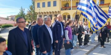 Σιάτιστα: Η κατάθεση στεφάνων από τα σχολεία.  Βίντεο και φωτογραφίες