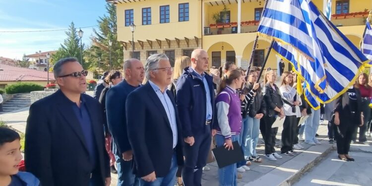 Σιάτιστα: Η κατάθεση στεφάνων από τα σχολεία.  Βίντεο και φωτογραφίες