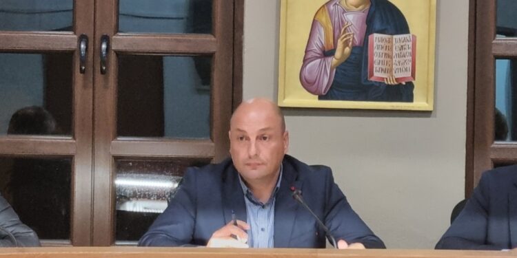 Βόιο: Ροντέο έγινε η συνεδρίαση.  Διακοπή και αποχώρηση της αντιπολίτευσης.  Βίντεο