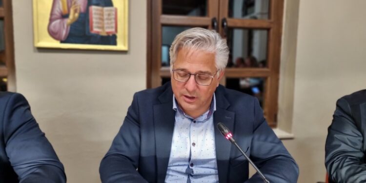 Βόιο: Ροντέο έγινε η συνεδρίαση.  Διακοπή και αποχώρηση της αντιπολίτευσης.  Βίντεο