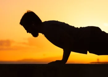 Οι 5 ασκήσεις που χρειάζονται οι άνδρες άνω των 40 ετών