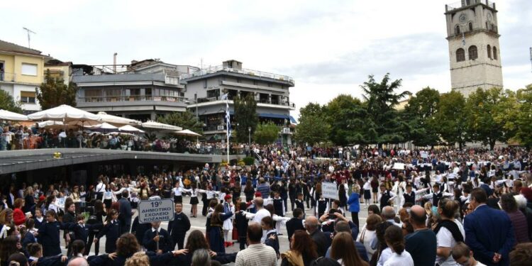 Με λαμπρότητα ο εορτασμός των 112ων Ελευθερίων της Κοζάνης – Γιάννης Κοκκαλιάρης: «Σύμβολο ενότητας, ομοψυχίας και προσφοράς, η 11η Οκτωβρίου» (Φωτογραφίες)