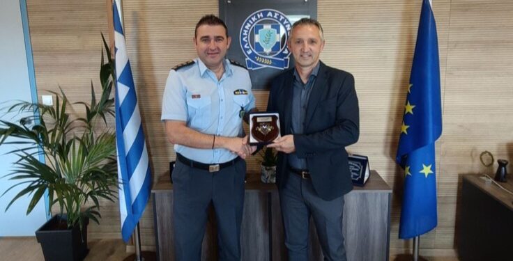 Εθιμοτυπική επίσκεψη Αξιωματικού Συνδέσμου της Πρεσβείας της Κυπριακής Δημοκρατίας, στο Διευθυντή Αστυνομίας Καστοριάς, στο Αστυνομικό Μέγαρο Καστοριάς