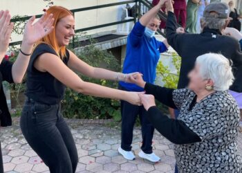 Ανεκτίμητες Στιγμές από την Επίσκεψη Κ.Δ.-Η.Φ. ΑμεΑ “Σύμπλευση” Κοζάνης στο Γηροκομείο! Φωτογραφίες