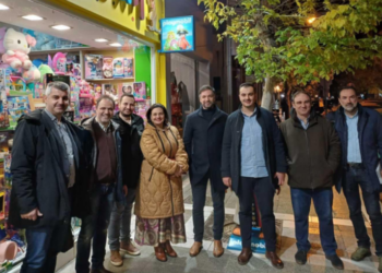 Επισκέψεις σε καταστήματα και επιχειρήσεις στην Πτολεμαΐδα από τον επικεφαλής Γιάννη Μητλιάγκα και υποψηφίους του συνδυασμού «Ανάπτυξης Επιμελητήριο»