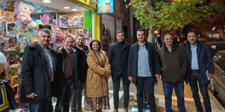 Επισκέψεις σε καταστήματα και επιχειρήσεις στην Πτολεμαΐδα από τον επικεφαλής Γιάννη Μητλιάγκα και υποψηφίους του συνδυασμού «Ανάπτυξης Επιμελητήριο»