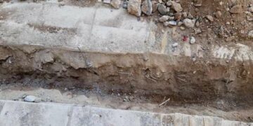 Απίθανες καταστάσεις στην πόλη της Κοζάνης-“Έσπασαν” το καινούριο πεζοδρόμιο στην Κωστή Παλαμά ένα μόλις μήνα μετά την κατασκευή του για να βάλουν οπτικές ίνες